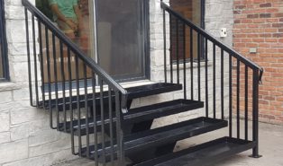 Прямая металлическая лестница, уличная ЛМП11